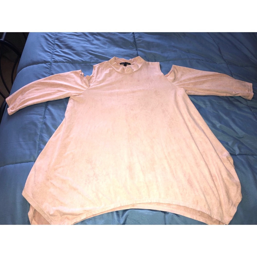 Turtleneck, shoulder cut out, suede top